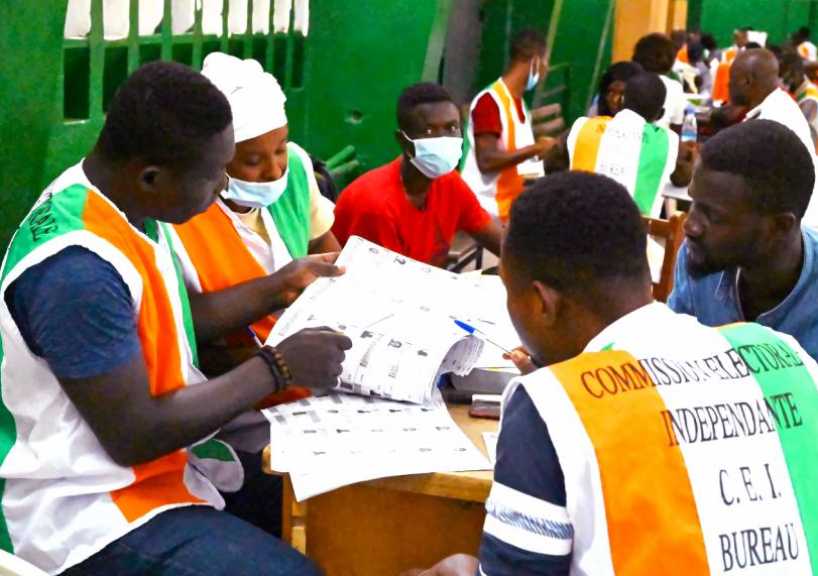 انطلاق الانتخابات التشريعية في كوت ديفوار وسط حضور كثيف للمرشحين المستقلين