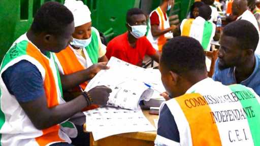 انطلاق الانتخابات التشريعية في كوت ديفوار وسط حضور كثيف للمرشحين المستقلين