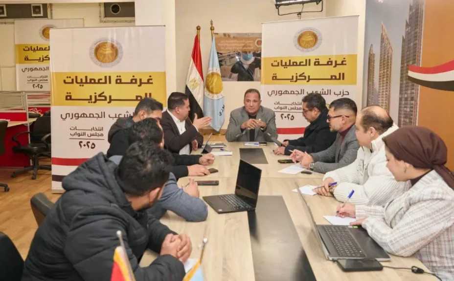 غرفة العمليات المركزية لحزب الشعب الجمهوري تتابع سير جولة الإعادة في الدوائر الـ19