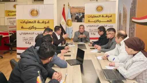 غرفة العمليات المركزية لحزب الشعب الجمهوري تتابع سير جولة الإعادة في الدوائر الـ19