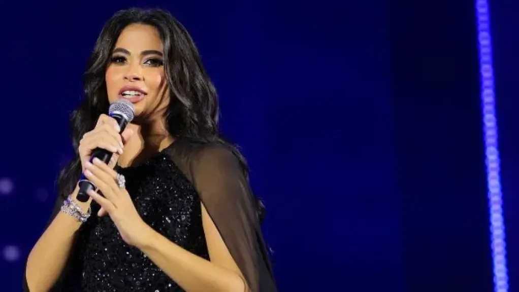 روبي تتألق في حفل جماهيري ضخم بدبي وتشعل الأجواء بأشهر أغانيه