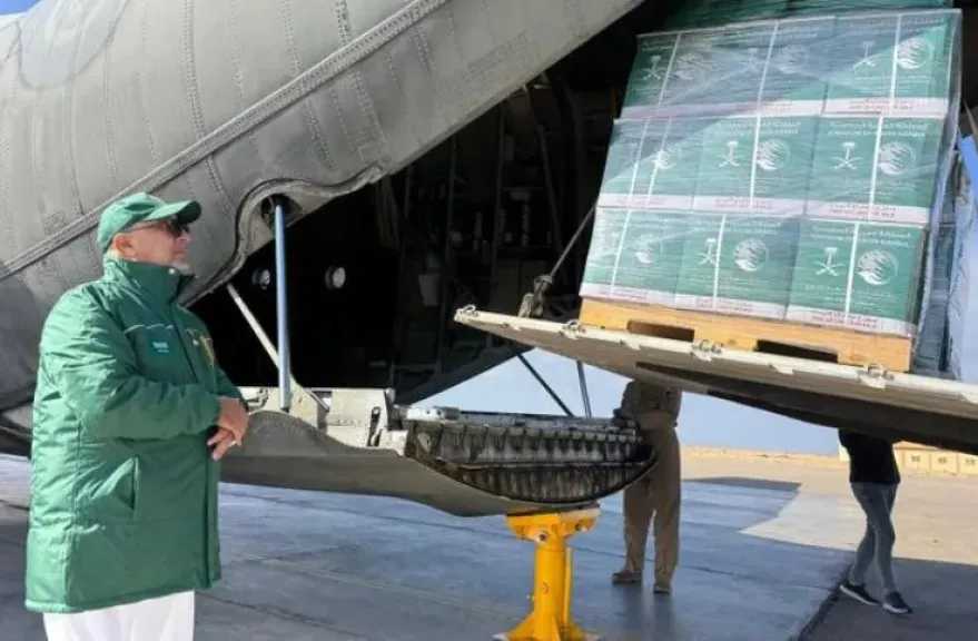 مطار العريش يستقبل الطائرة الإغاثية السعودية الـ77 لإغاثة الشعب الفلسطيني في غزة