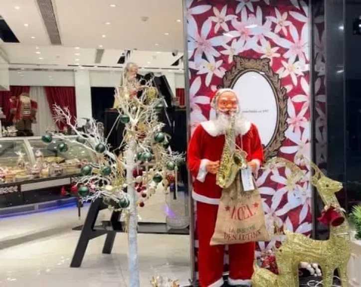 مطار القاهرة يتزين ويرفع درجة الاستعداد لاستقبال الكريسماس والعام الجديد 2026