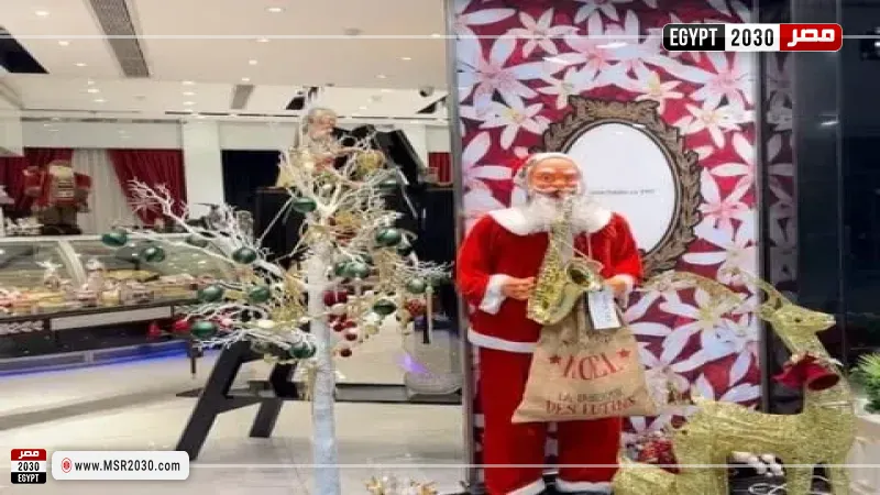 مطار القاهرة يتزين ويرفع درجة الاستعداد لاستقبال الكريسماس والعام الجديد 2026