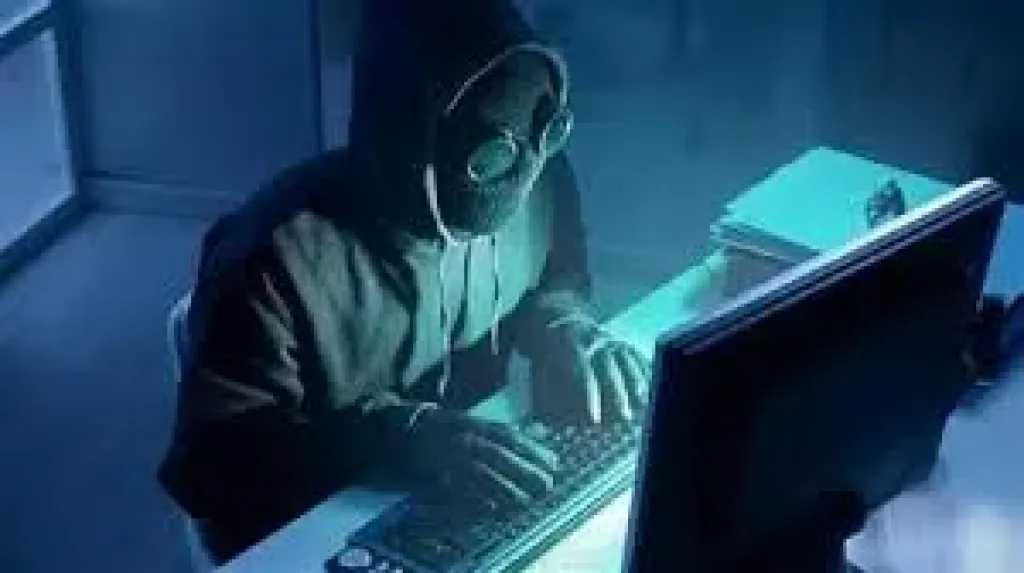 6 خطوات أساسية لتأمين الحسابات وحماية الهواتف الهاكر