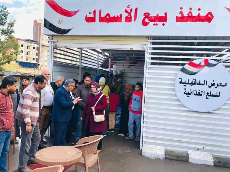 محافظ الدقهلية يتفقد المعرض الدائم للسلع الغذائية بحي شرق المنصورة