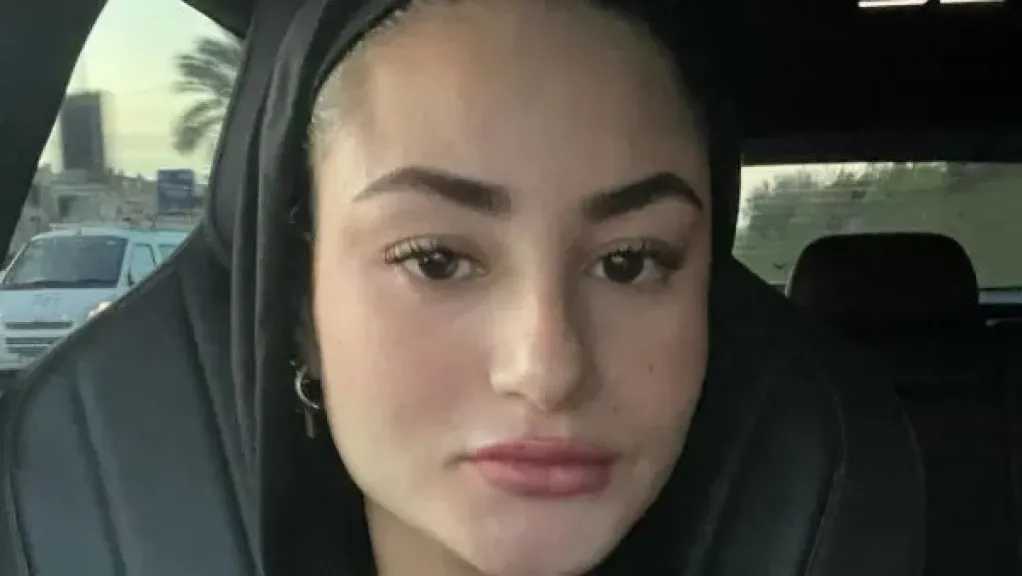 فنانة شابة تقرر ارتداء الحجاب وتحذف صورها