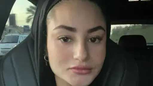 فنانة شابة تقرر ارتداء الحجاب وتحذف صورها