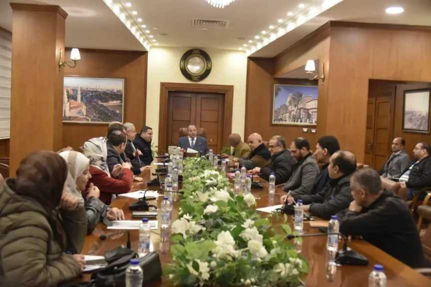 محافظ بورسعيد يتابع سير العمل في استكمال خطة تطوير ورفع كفاءة شارعي الحميدي والتجاري