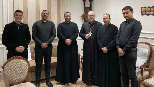 الأنبا مرقس يلتقي شمامسة الكلية الإكليريكية من أبناء الإيبارشية