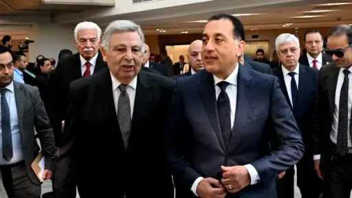 رئيس الوزراء يتفقد عددا من أقسام المستشفى الجامعي بجامعة الجيزة الجديدة