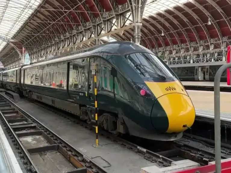 يوروستار تحث المسافرين على عدم السفر بسبب تعطل حركة القطارات عبر نفق القنال الإنجليزي