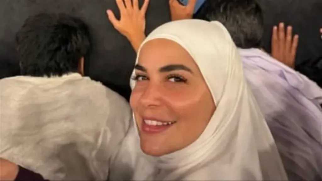رانيا منصور تحتفل بأداء العمرة للمرة الثانية هذا العام وتواصل نشاطها الفني سينمائيًا