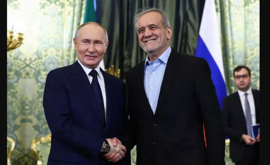 بعد تهديدات ترامب.. بوتين وبزشكيان يبحثان الوضع بشأن البرنامج النووي الإيراني