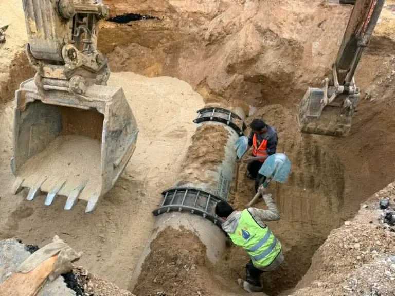 جهاز القاهرة الجديدة: إنهاء إصلاح كسر خط صرف التسعين الجنوبي في وقت قياسي