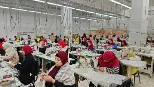 التضامن تنجح في تمكين 2000 سيدة بمصنع يوفر الحد الأدنى للأجور والتأمينات