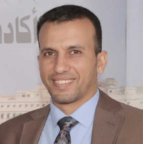 الدكتور حسين ربيع  وكيل «إعلام السويس» يحصل على درجة الأستاذية