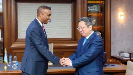 رئيس وزراء الصومال يبحث مع السفير الصيني سبل التصدي للتدخل الإسرائيلي