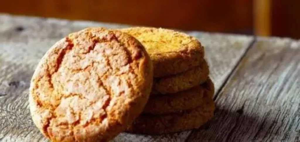 بسكويت الزنجبيل والقرفة بخطوات بسيطة وسهلة