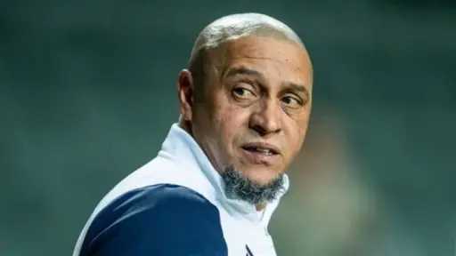 روبرتو كارلوس يخرج عن صمته بعد أنباء الجراحة القلبية