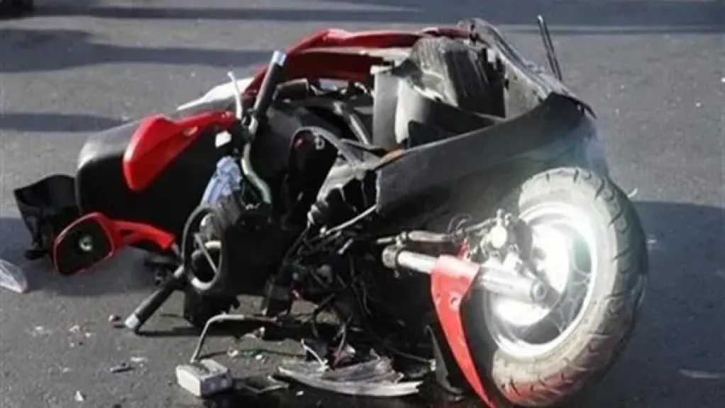 مصرع قائد دراجة بخارية في حادث تصادم مع تروسيكل بمزلقان رؤوف شمال أسوان