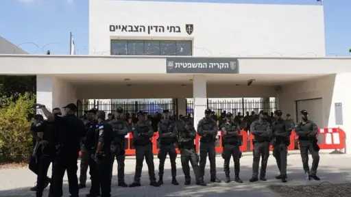 الشاباك يعلن اعتقال 4 أشخاص بزعم تهريب أسلحة عبر درون في النقب