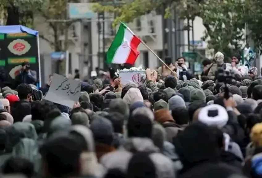 تقارير: مقتل عنصر في الحرس الثوري الإيراني خلال اشتباك مع متظاهرين