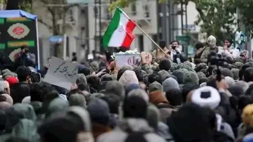 تقارير: مقتل عنصر في الحرس الثوري الإيراني خلال اشتباك مع متظاهرين