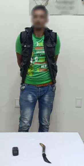 ضبط بائع متجول لوح بسلاح أبيض في سوق بالبحيرة بعد تداول فيديو