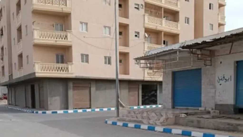 الانتهاء من تركيب بلاط الانترلوك بشوارع حي الزهور بمطروح