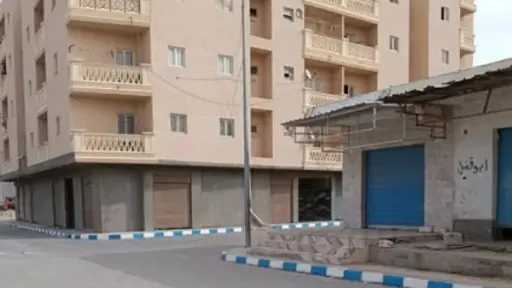 الانتهاء من تركيب بلاط الانترلوك بشوارع حي الزهور بمطروح