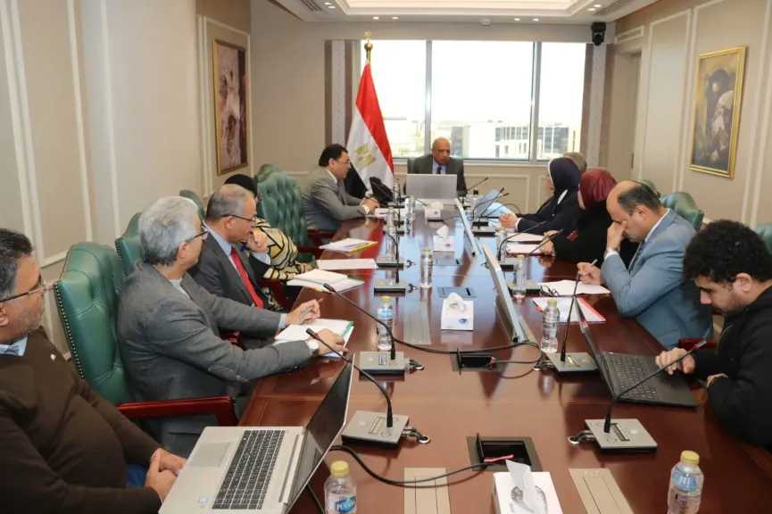 وزير الكهرباء يتابع خطة تدعيم الشبكة القومية وتعظيم مشروعات الطاقات المتجددة والربط الكهربائي