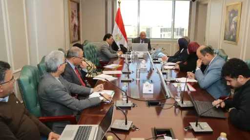 وزير الكهرباء يتابع خطة تدعيم الشبكة القومية وتعظيم مشروعات الطاقات المتجددة والربط الكهربائي