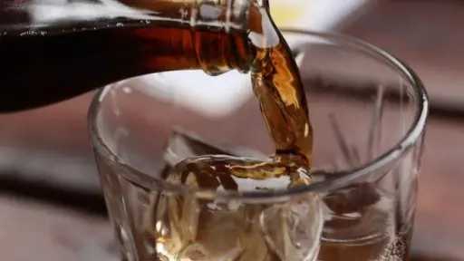 دراسة تحذر: الإفراط في المشروبات الغازية يهدد صحة... دراسة تحذر: الإفراط في المشروبات الغازية يهدد صحة الكلى