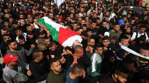 استشهاد فلسطيني وإصابة آخر مع تواصل إطلاق النار... استشهاد فلسطيني وإصابة آخر مع تواصل إطلاق النار والقصف على أنحاء متفرقة من غزة