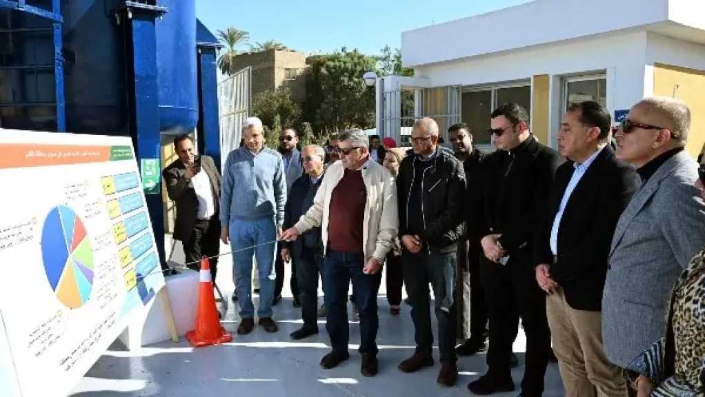 رئيس الوزراء يتفقد محطة رفع صرف صحي الرياينة بمركز أرمنت بالأقصر