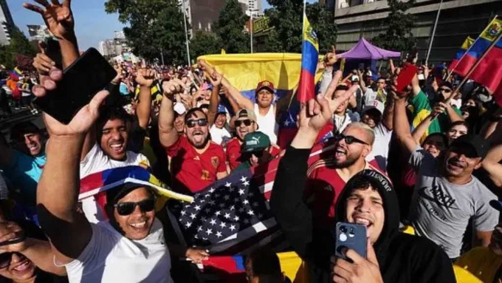 مئات الفنزويليون حول العالم يحتفلون بالقبض على نيكولاس مادورو