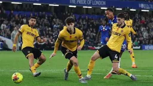 وولفرهامبتون يحقق فوزه الأول في الدوري الإنجليزي بثلاثية نظيفة أمام وست هام