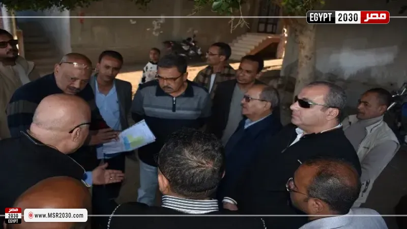 رئيس القابضة للمياه يتفقد مشروعات الوصلات المنزلية للصرف الصحي في الأقصر