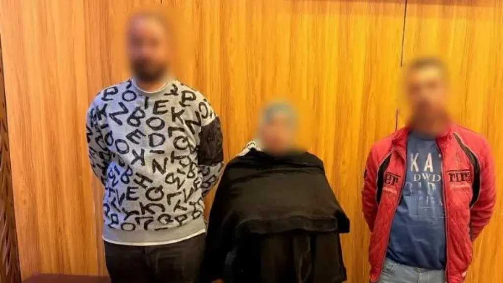 القبض على 3 أشخاص يوزعون رشاوى على الناخبين بأكتوبر