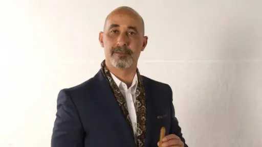 إسماعيل شرف يكشف تفاصيل معاناته مع الورم الخبيث... إسماعيل شرف يكشف تفاصيل معاناته مع الورم الخبيث خلال تصوير «ما تراه ليس كما يبدو»