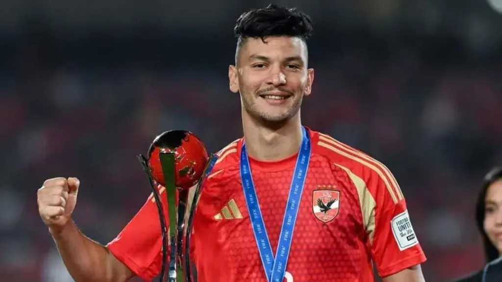 مصدر بالأهلي يكشف آخر تطورات موقف أشرف داري قبل غلق باب القيد