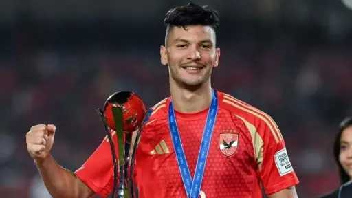 مصدر بالأهلي يكشف آخر تطورات موقف أشرف داري قبل غلق باب القيد