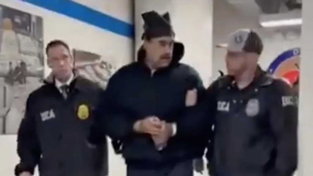 البيت الأبيض ينشر فيديو للرئيس الفنزويلي داخل منشأة احتجاز