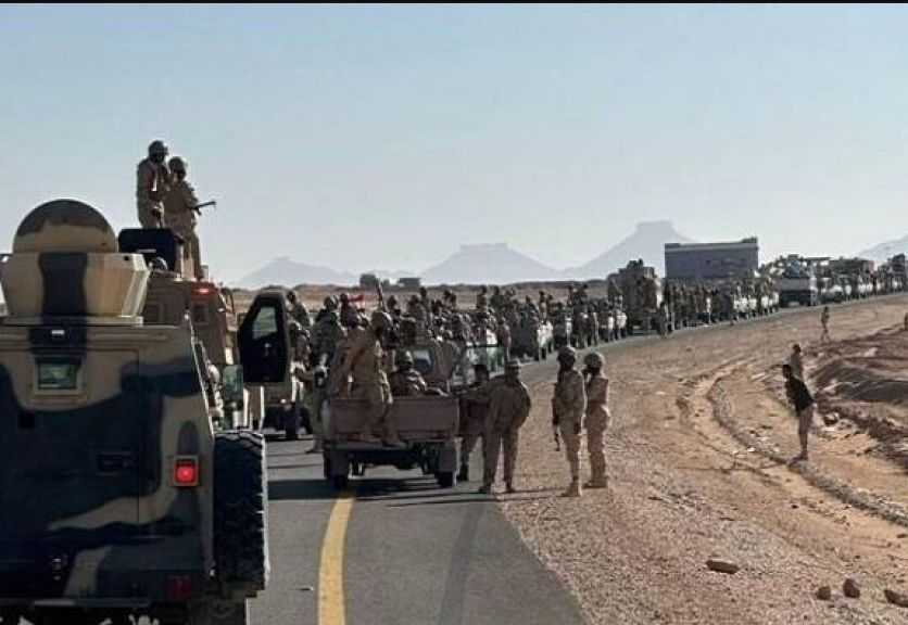 قوات درع الوطن تدخل المكلا وتنتشر في شوارعها وسط ترحيب شعبي