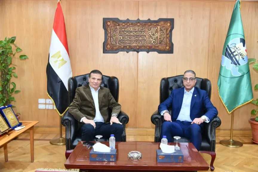 محافظ الفيوم يستقبل وزير الزراعة في مستهل زيارته للمحافظة لتفقد عدد من المشروعات الإنتاجية والخدمية