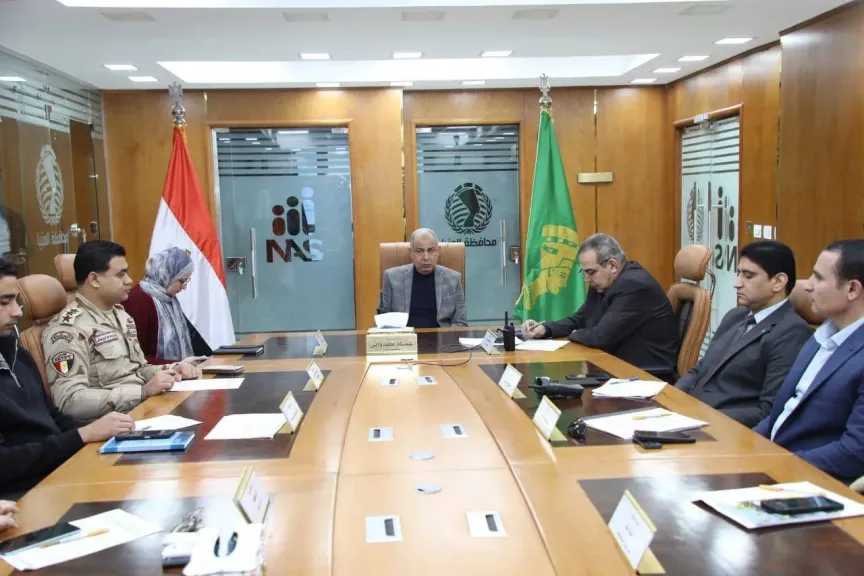 محافظ المنيا يتابع من مركز السيطرة انتظام التصويت في اليوم الثاني لجولة إعادة انتخابات مجلس النواب