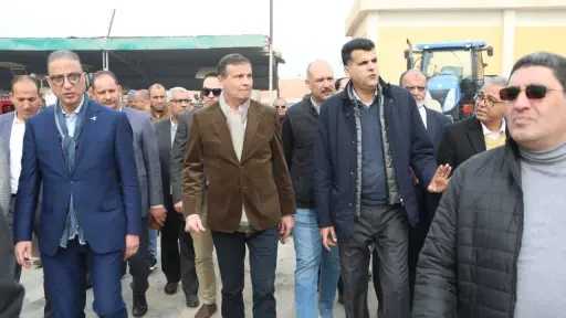 وزير الزراعة ومحافظ الفيوم يوزعان 15 ”فراطة ذرة”... وزير الزراعة ومحافظ الفيوم يوزعان 15 ”فراطة ذرة” على صغار المزارعين بالمحافظة