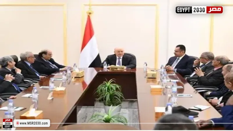 العليمي يشيد بنجاح عملية استعادة كل المواقع العسكرية والأمنية في حضرموت