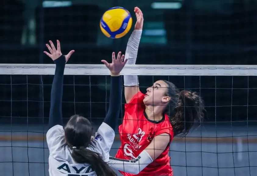 ناشئات الأهلي يهزمن الزمالك ويحسمن لقب دوري مرتبط الطائرة